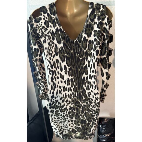 Almost famous sweater dress Animal Print‎ Cutout Sleeve Size Large - Picture 3 of 7